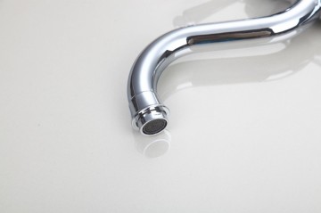 Nostalgische retro chroom wastafelkraan klassieke uitvoering