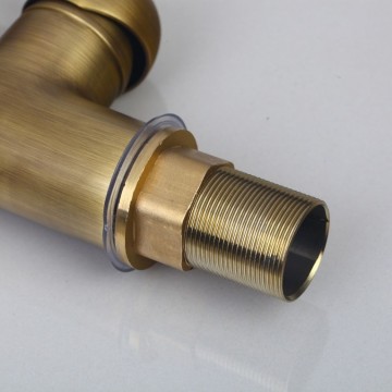 Klassieke brons wastafel kraan ook geschikt is als keukenkraan vintage