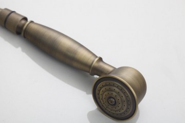 Klassieke bronzen badkraan muurbevestiging inclusief handdouche.