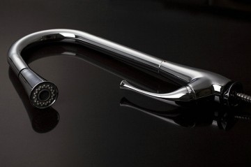 Strakke chroom keukenkraan draaibaar en uittrekbaar met LED verlichting op waterkracht Ledkraan