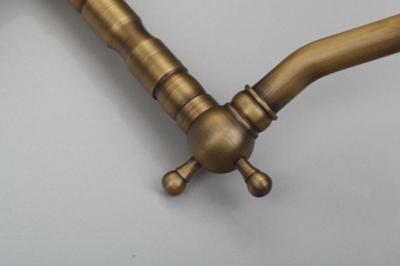 Elegante nostalgische bronzen wastafelkraan Antiek messing look