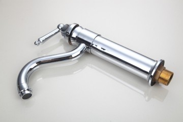 Nostalgische retro chroom wastafelkraan klassieke uitvoering