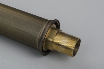 Nostalgische brons afgewerkte wastafel kraan met hand geschilderde keramiek waskom