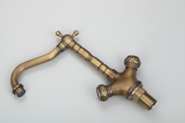 Elegante nostalgische bronzen wastafelkraan Antiek messing look