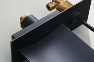 Stoere Olie bronzen inbouw badkraan met  Led verlichting