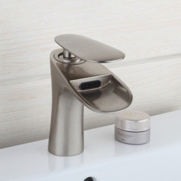 Nikkel geborstelde waterval wastafelkraan strak model