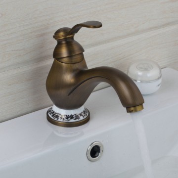 Mooie retro bronzen wastafelkraan Antiek messing look nostalgische kraan