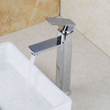 Robuuste wastafelkraan vierkant model chroom afgewerkt design kraan