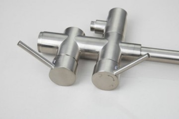 Vrijstaande badkraan luxe losse staande badkraan nikkel uitvoering