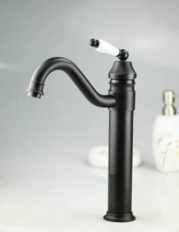 Nostalgische Olie bronzen wastafelkraan klassieke uitvoering met witte hendel