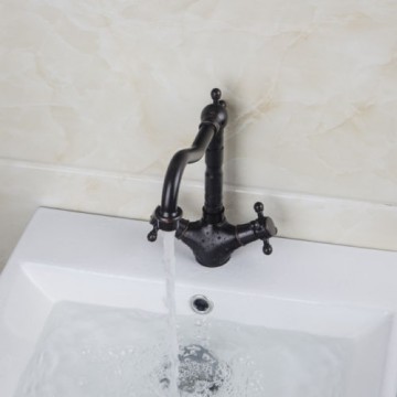 Klassieke olie brons wastafel kraan welke ook geschikt is als keukenkraan