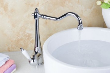 Nostalgische wastafelkraan Klassiek model chroom glanzend