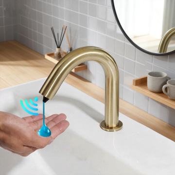 Sensomatica sensor zeepdispenser cesaro geborsteld goud 2