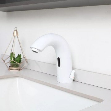 Sensomatica sensorkraan wit warm koud 1