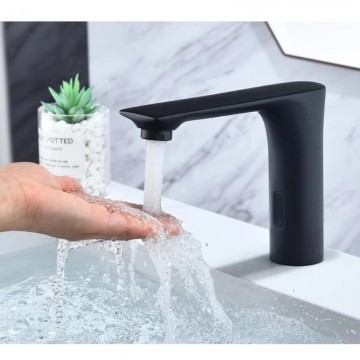 Sensomatica sensorkraan zwart koud 1