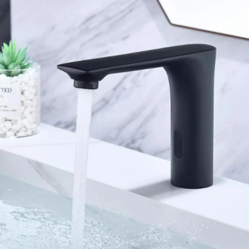 Sensomatica sensorkraan zwart koud 1