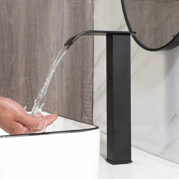 Sensomatica zwarte waterval sensorkraan 2