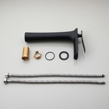 Set hoge zwarte watervalkraan