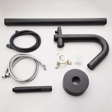 Set moderne zwarte vrijstaande badkraan