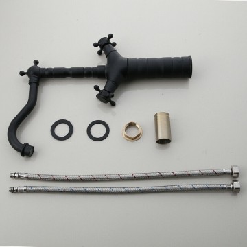 Set van de zwarte hoge wastafelkraan