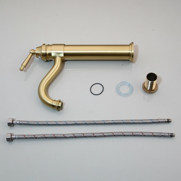 Set van gouden geborstelde kraan