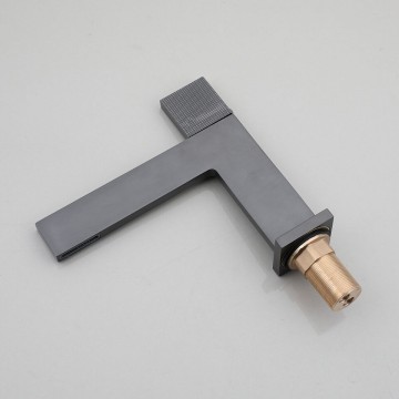 Sfeer moderne gun metal wastafelkraan