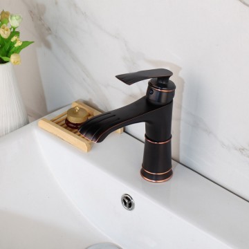 Sierlijke wastafelkraan