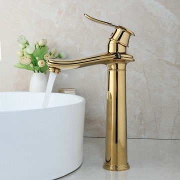 Stijlvolle gepolijste gouden kraan