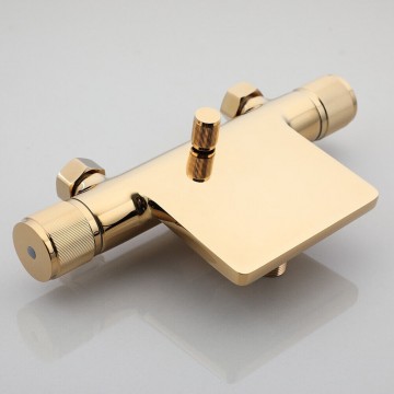 Stijlvolle goudkleurige badkraan mengkraan