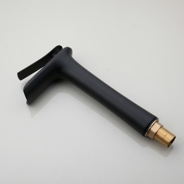 Stijlvolle hoge zwarte watervalkraan