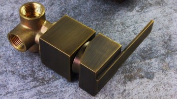 Nostalgische inbouw doucheset antiek brons. muurbevestiging