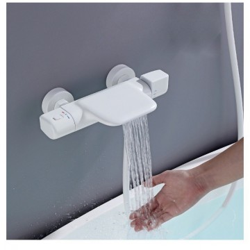 Thermostatische badkraan wit met handdouche 2