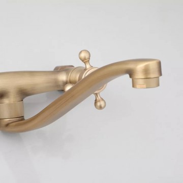 Uitloop bronskleurige nostalgische muurkraan