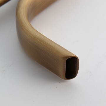 Uitloop bronskleurige wastafelkraan nostalgisch