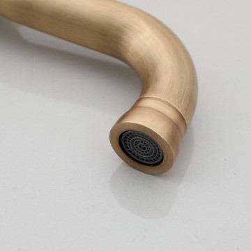 Uitloop elegante bronskleurige wastafelkraan