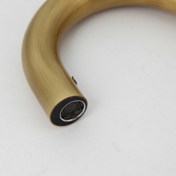 Uitloop en sensor cesaro bronskleurige sensorkraan