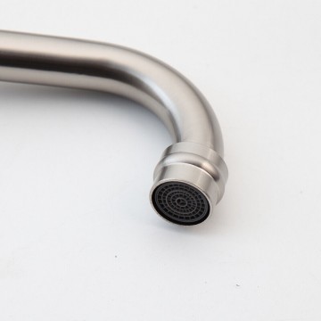 Uitloop geborsteld nikkel muurkraan