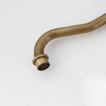 Uitloop hoge landelijke bronzen wastafelkraan