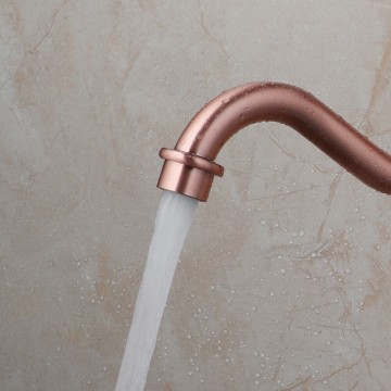 Uitloop koperkleurige messing wastafelkraan