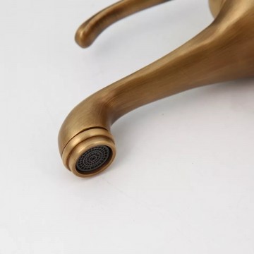 Uitloop landelijke bronskleurige wastafelkraan 0