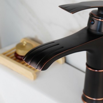 Uitloop sierlijk olie brons