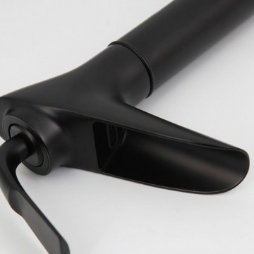 Uitloop van de zwarte watervalkraan