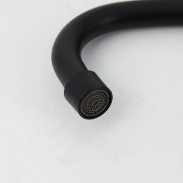 Uitloop zwarte koudwater kraan