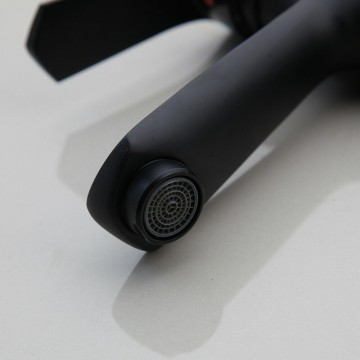 Uitloop zwarte kraan 0