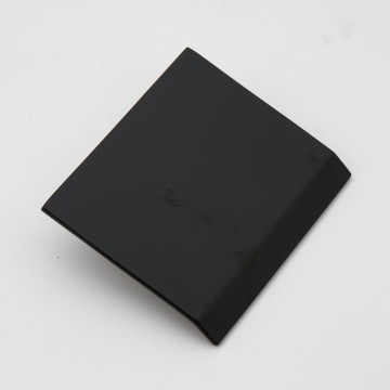 Uitloop zwarte watervalkraan inbouw badkraan