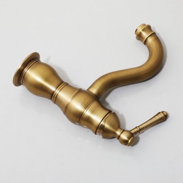 Vrijstaande bronskleurige landelijke badkraan 10