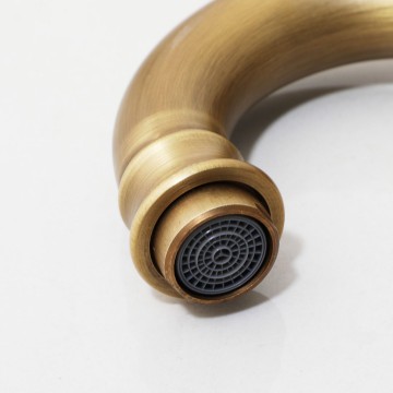 Vrijstaande bronskleurige landelijke badkraan 9