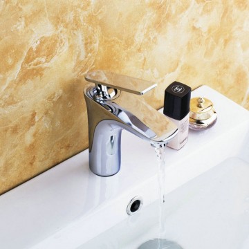 Wastafel kraan chroom afgewerkt