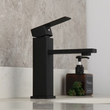 Wastafelkraan met een zwarte coating