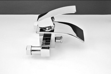 Waterval bad kraan met elegante mond en handdouche